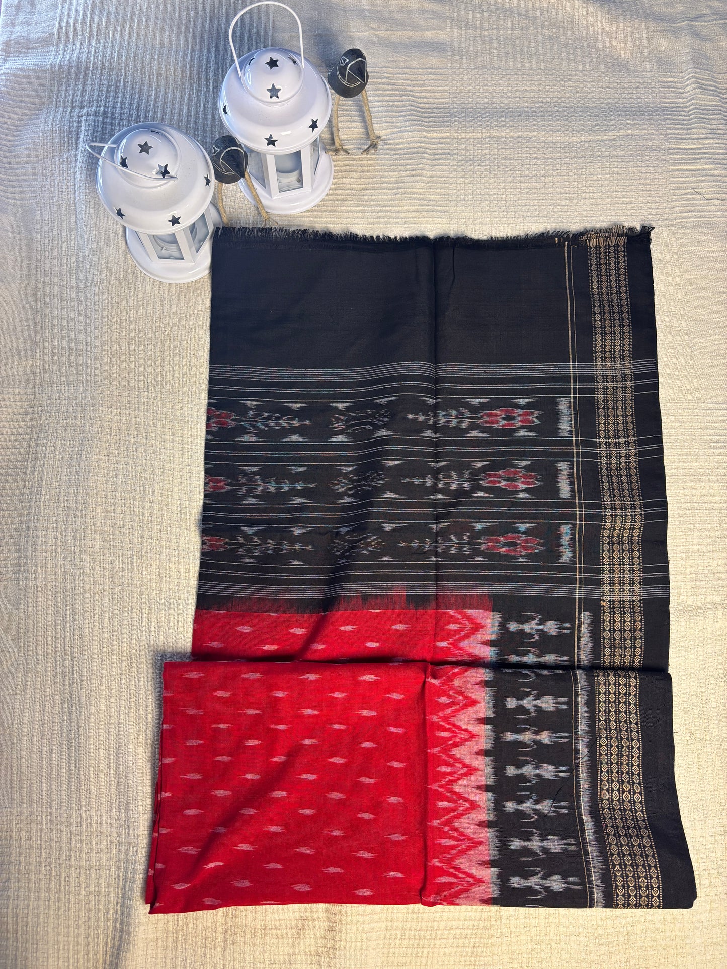 Sambalpuri Ikat Handwoven dupatta : Black & Red